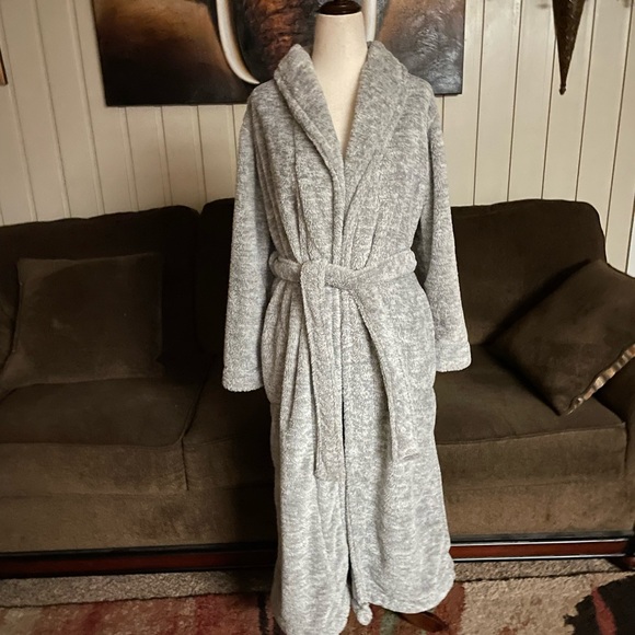 Ambrielle Grey Size Small Plush Bath Robe - Picture 3 of 14